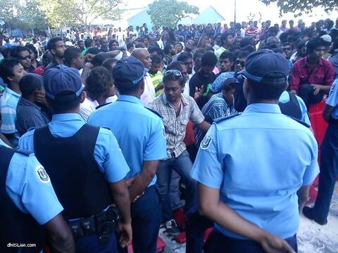 އެމްއެމްއޭ ކުރިމަތީގައި މިރޭވެސް މުޒާހަރާ އޮންނާނެކަން އިއުލާންކޮށް ނިންމާލައިފި، މުޒާހަރާގެ އިސްހަރަކާތްތެރިން ދޫނިދޫއަށް ގެންގޮސްފި!