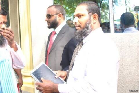 ކުއްލި ޚަބަރު: ޝެއިޚް އިމްރާނާއި ޝެއިޚް ޝަޙީމަށް ބަޔަކު މީހުން ހަމަލާ ދޭން އުޅެފި