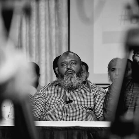 ލޮނުމެދު ފިޔާ ކައިގެން އޭގެ ވަސް ނުފިލާ ހުންނައިރު މިސްކިތަށް ނުދިއުމަށް އަންގަވާފައިވޭ: ޑރ ޢިޔާޟް