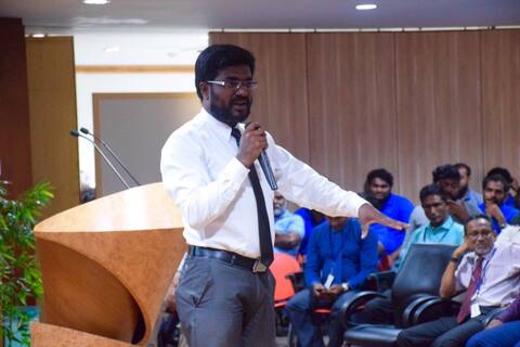 ރަނގަޅު އެކުވެރިއެއް ހޯދުމަށްޓަކައި އޭނާއާއި އެކީގައި އުޅެނީ ކޮން ކަހަލަ ބައެއްތޯ ބަލަން ޖެހޭ: ޝެއިޚް މައުމޫން