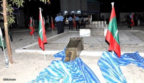 ބުދުތައް ހިމެނޭ ބިނާ ވައްޓާލި ކަމުގެ ތުހުމަތުގައި ފުލުހުން ހައްޔަރުކުރި ދެ ޒުވާނުން ދޫކޮށްލައިފި