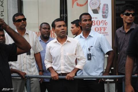 ރައީސް ނަޝީދު އިސްތިއުފާދެއްވީ މަޖުބޫރުވެ ވަޑައިގެންނެވެ!