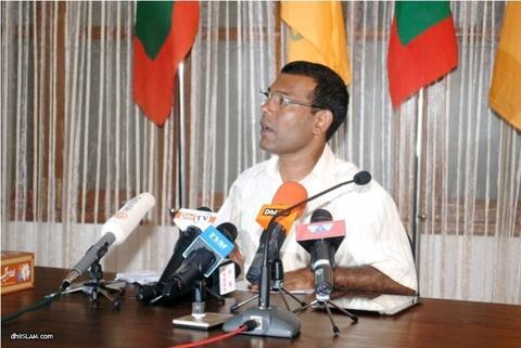 ފޮޓޯއިން: ކުރީގެ ރައީސް ނަޝީދުގެ ނިއުސް ކޮންފަރެންސް