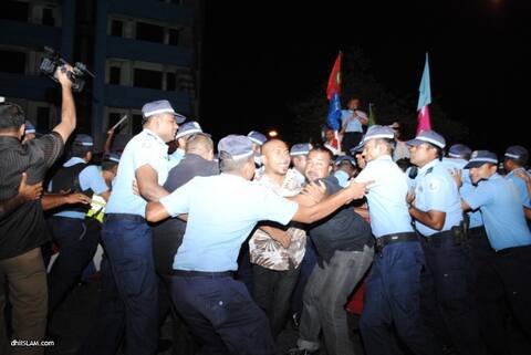 ލައިވް އަޕްޑޭޓް : މާދަމާ ހުކުރަށްފަހު މުޒާހަރާ އޮންނާނެ ކަމަށް އިއުލާންކޮށް މުޒާހަރާ ނިންމާލައިފި.