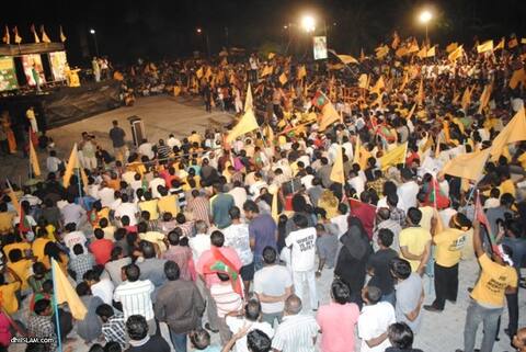 ލައިވް އަޕްޑޭޓް : "އިންސާފުގެ ދަތުރު" މުޒާހަރާ ހުއްޓާލާނީ އަވަސް އިންތިހާބެއްގެ ތާރީޚް ލިބުމުން ކަމަށް އެމްޑީޕީން އިއުލާންކޮށްފި