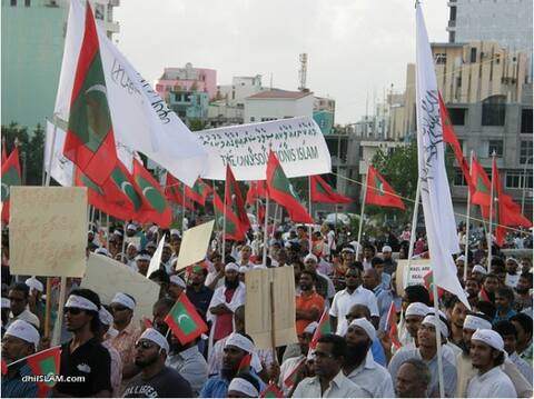 ދީނީ އެއްބައިވަންތަކަމުގެ ބިންގާ ގަލަކުން ގަލަކުން ނައްތާލުމަށް ކުރާ މަސައްކަތްތަކާ ދެކޮޅަށް ރައްޔިތުން ތެދުވުމަށް ޢަދާލަތުން ގޮވާލައިފި