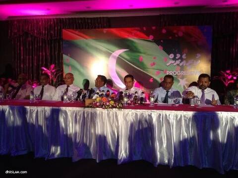 ރައީސް ޑރ ވަޙީދު ޕީޕީއެމަށް ސޮއި ކުރައްވައިފި