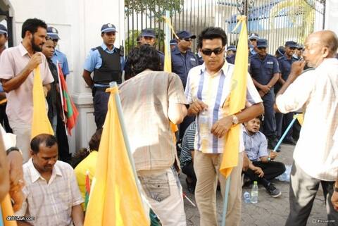 މަޖިލީހުގެ އެމްޑީޕީ ބައެއް މެންބަރުން ސަރުކާރާމެދު ކުރައްވާ ކޮރަޕްޝަންގެ ތުހުމަތުތަކުގައި ޙަޤީޤަތެއްވޭތޯ ބެއްލެވުމަށް ރައީސް ނަޝީދު އަންގަވައިފި
