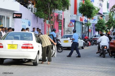 އަހިވަކަކާ ޖެހި އަހިވަކެއް ފާވާނޭ