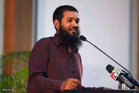 ފުވައްމުލަކުގައި ޝެއިޚް ސަމީރު އިމާމްވެ ބޮޑު ޖަމާޢަތުގައި ޢީދު ނަމާދު ކުރެއްވުމަށް ހަމަޖެހިއްޖެ