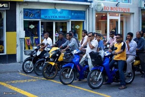 ފައިމަގުގައި މިއަދު ހިނގާފައި އުޅޭ ވަގުތު ޤަވަޢިދާ ޚިލާފަށް ދުއްވާ އުޅަނދުތަކަށް ފިޔަވަޅު އަޅާނެ ކަމުގެ އިންޒާރު ދީފި