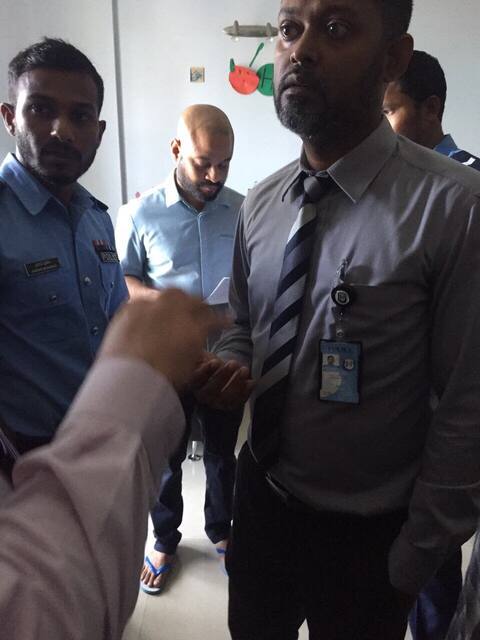 ފާރިސް މައުމޫން ހައްޔަރުކުރަނީ