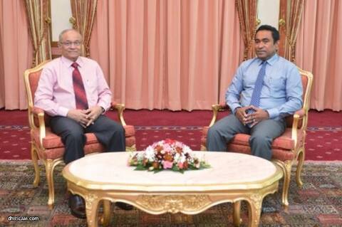 ރައީސް ޔާމީނާއި މަޝްވަރާ ކޮށްލެއްވުމަށް ރައީސް މައުމޫން ރައީސް އޮފީހަށް ވަޑައިގެންފި