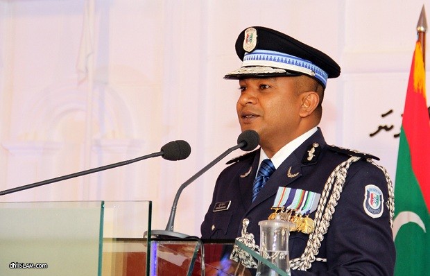 ކޮމިޝަނަރ އޮފް ޕޮލިސް ޙުސައިން ވަޙީދު ފުލުހަށް ޙާޒިރު ކޮށް މަސްތުވާ ތަކެއްޗަށް ޓެސްޓު ކޮށްފި