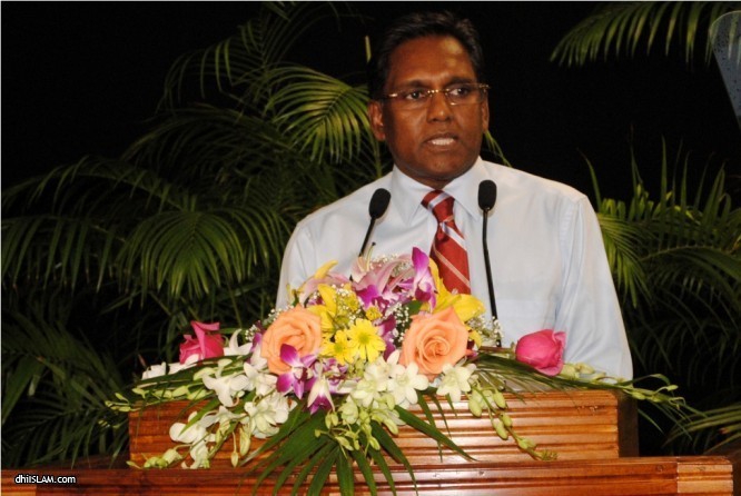 ޑިމޮކްރަސީ ހަލާކުކޮށްލީ ނަޝީދު : ރައީސް
