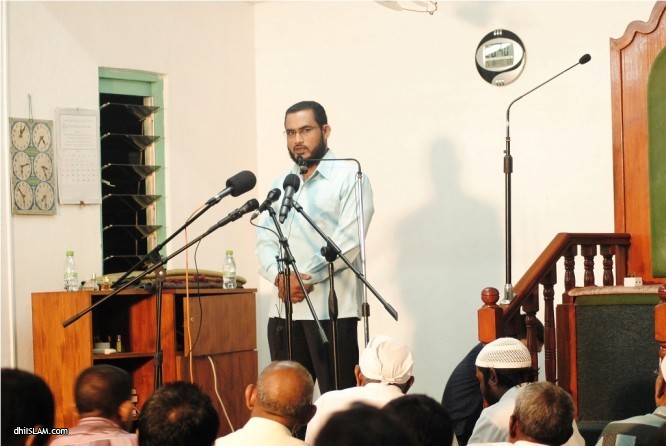 ފުރުޤާން މިސްކިތުގައި ބޭއްވި ޝައިޚް އިލްޔާސްގެ ދަރުސަށް ހުރަސްއެޅުމަށް ބަޔަކު މަސައްކަތްކޮށްފި