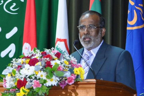 ކުއްލިއްޔާގެ ދަރިވަރަށް މޫނު ބުރުގާ އަޅައިގެން ކިޔަވަން އައުން މަނާ ނުކުރެވޭނެ ކަމަށް ކަނޑައަޅައިދިނުމަށް ކޯޓަށް މައްސަލަ ހުށަހަޅައިފި