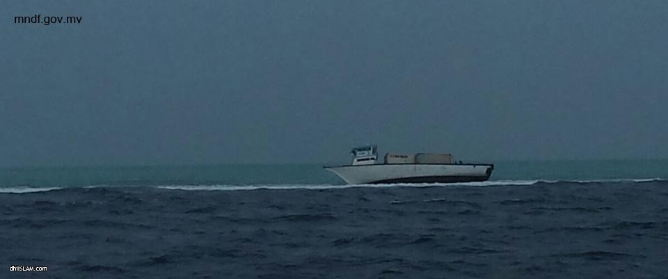 ފަރަށް އެރި ދޯންޏަކަށް ކޯސްޓްގާޑުން އެހީތެރިކަން ފޯރުކޮށްދެން ފަށައިފި