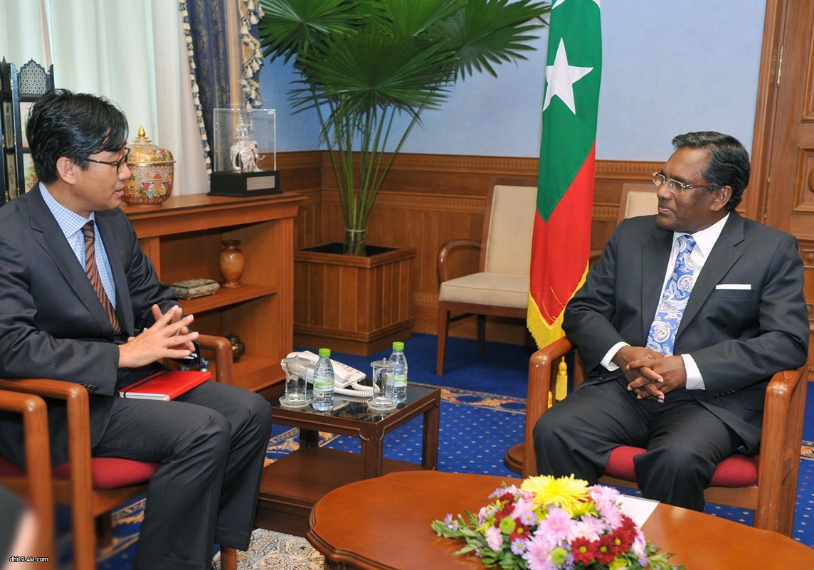 ދެކުނު ކޮރެއާއިން ކަނޑައަޅުއްވާފައި ހުންނަވާ ސަފީރު ޑރ ވަޙީދުގެ އަރިހަށް އިޙްތިރާމުގެ ޒިޔާރަތެއް ކުރައްވައިފި