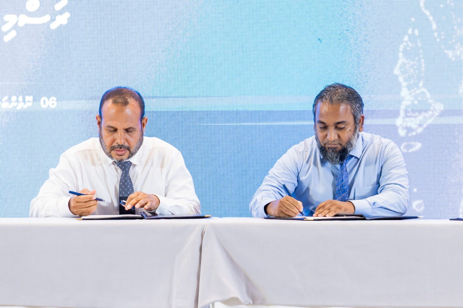 ތިނަދޫ ސިޓީގައި ވަޤުފް އިމާރާތެއް ބިނާކުރަން ގްލަޓް އިންވެސްޓްމެންޓް ޕްރައިވެޓް ލިމިޓެޑާއި ހަވާލުކޮށް، އެއްބަސްވުމުގައި ސޮއިކޮށްފި