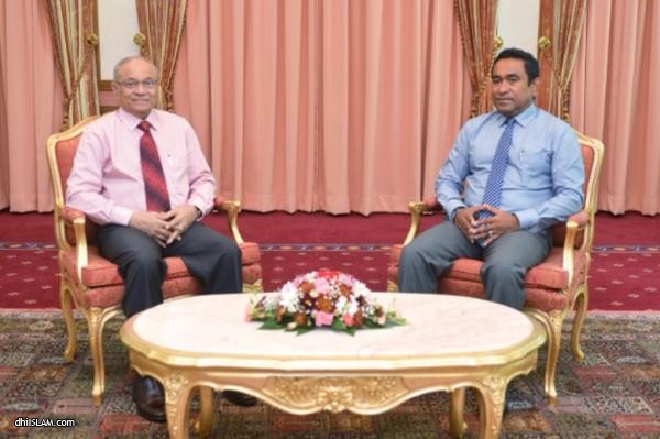 ރައީސް ޔާމީނާއި މަޝްވަރާ ކޮށްލެއްވުމަށް ރައީސް މައުމޫން ރައީސް އޮފީހަށް ވަޑައިގެންފި